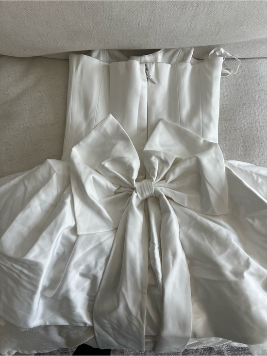 House of CB Dresses & Skirts - House of Cb NOELE
White Satin Strapless Bow Mini Gown